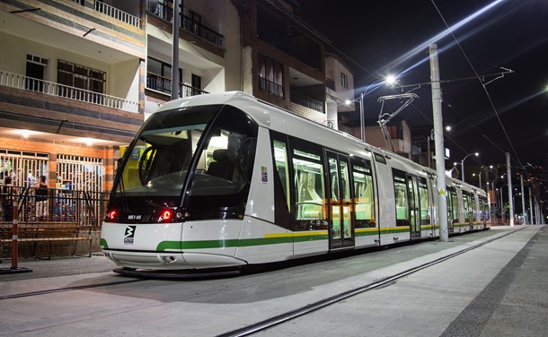 tranvia-de-medellin_nocturna