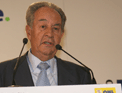 Imagen que muestra a Juán-Miguel Villar Mir interviniendo en el Foro ABC