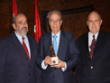 Imagen que muestra la entrega del Premio MDI a Juán-Miguel Villar Mir
