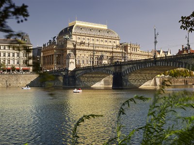16.09.01 OHL Reconstruye La Fachada Del Teatro Nacional De Praga