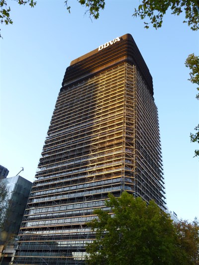 17.04.11 Ndp . OHL Apuesta Por La Construccion (1)
