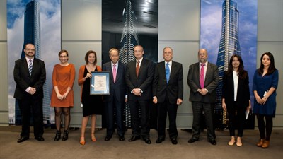 De izquierda a derecha: Manuel Romero, Erika Sánchez, Mar Santos, Juan-Miguel Villar Mir, Avelino Brito, Luis García-Linares, José Manuel Garrido, Marisa Gutierrez y Laura Rodríguez.