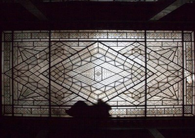 Vidriera Sobre El Patio