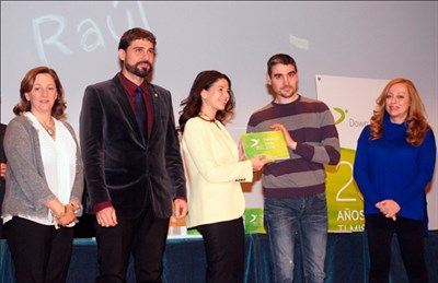 De izq. a dcha.: Inés Álvarez Arancedo, presidenta de la Fundación Síndrome de Down Madrid, Fernando Soto, técnico de RRHH de Ingesan, Cristina Encinas, responsable de RRHH de Ingesan, Raúl Sanchez, beneficiario del Proyecto Stela  y Carmen Pérez Anchuela, Directora General de Servicios Sociales de la Comunidad de Madrid.